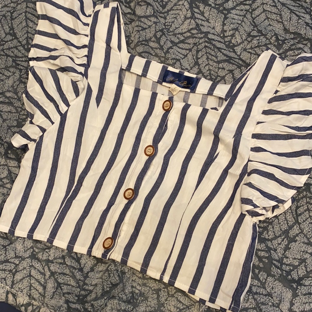 Francesca’s button crop